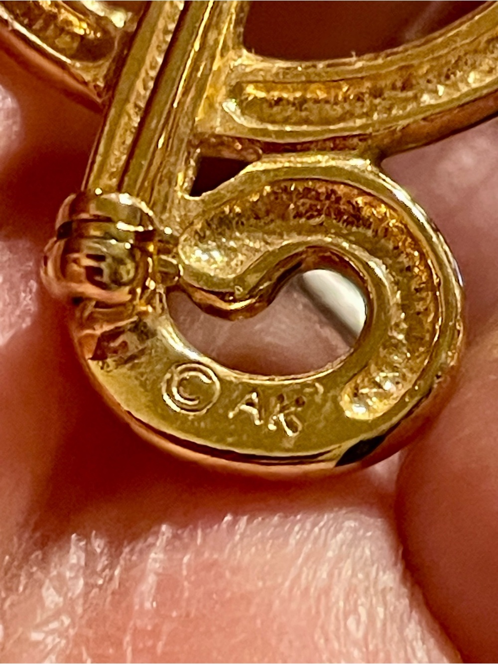 Anne Klein Shiny Gold Treble Clef Brooch - Picture 2 of 3
